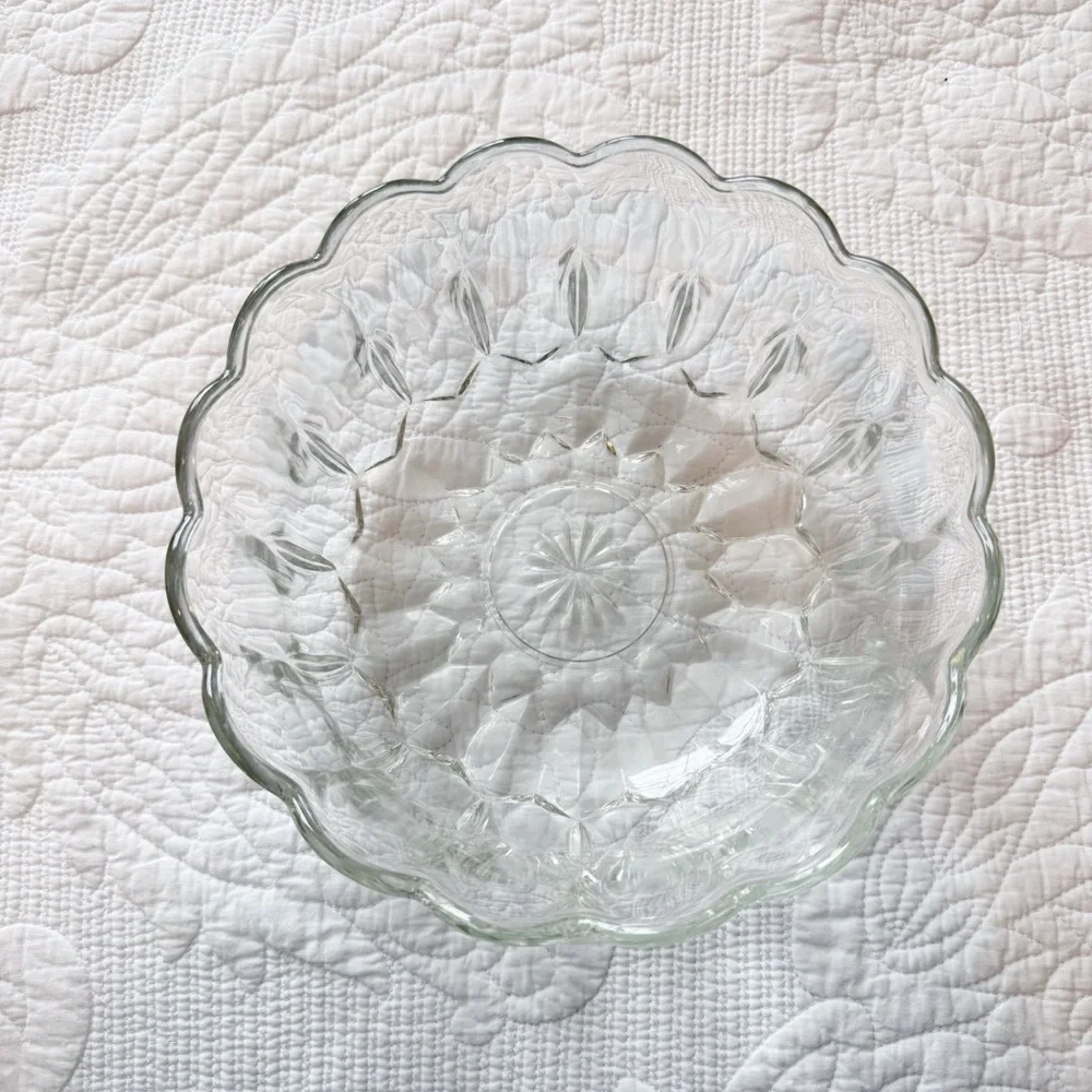 Elegant Clear Glass‎ Serving Bowl